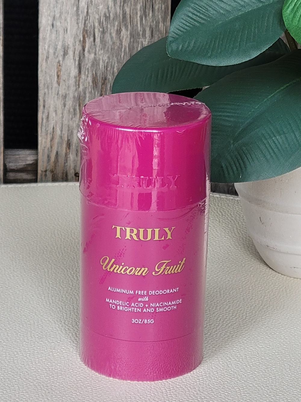 TRULY Unicorn Fruit Deodorant - Hot Pink